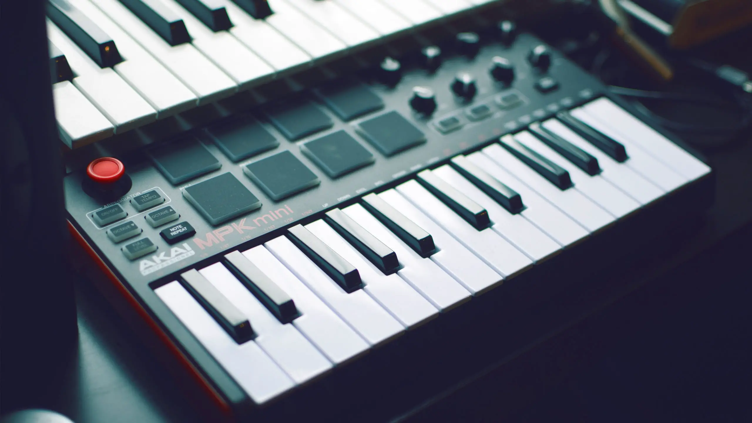 6 Best Midi Keyboards for Beginners (2021 Comparison) Producer Sphere