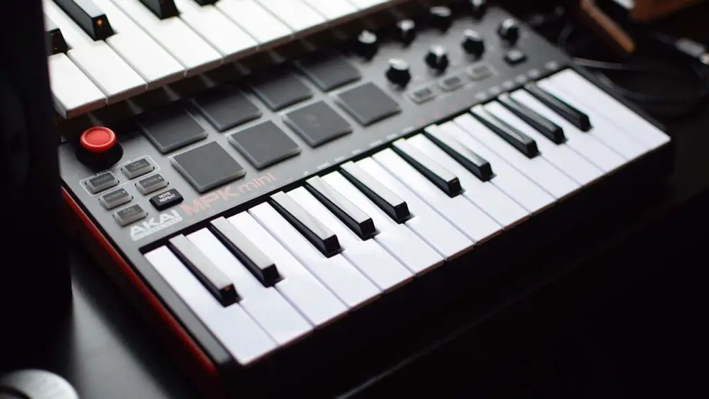 How To Make Electronic Music: MIDI keyboard